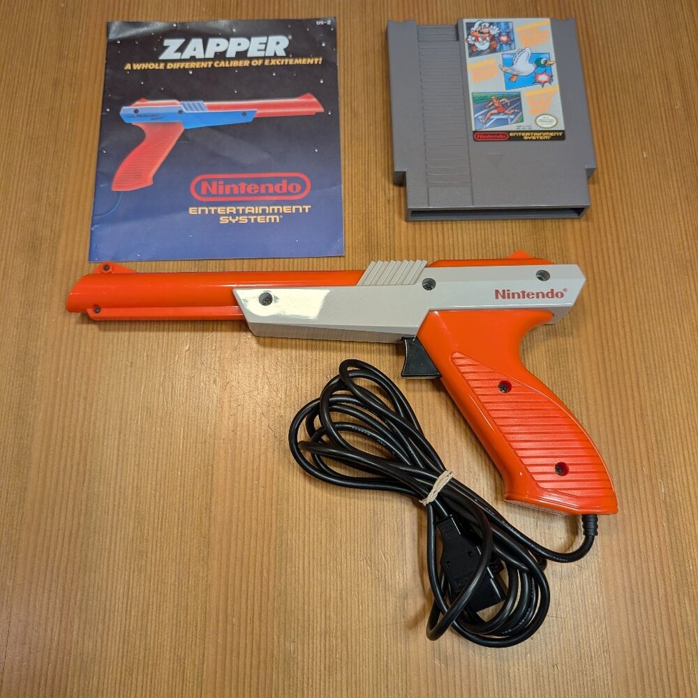 OEM Orange Nintendo Zapper Light Gun & Super Mario/Duck Hunt/Track Meet Game EUC